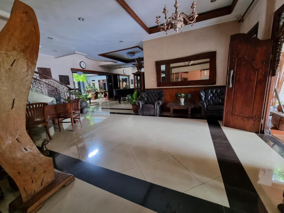 Keraton Wisma tamu